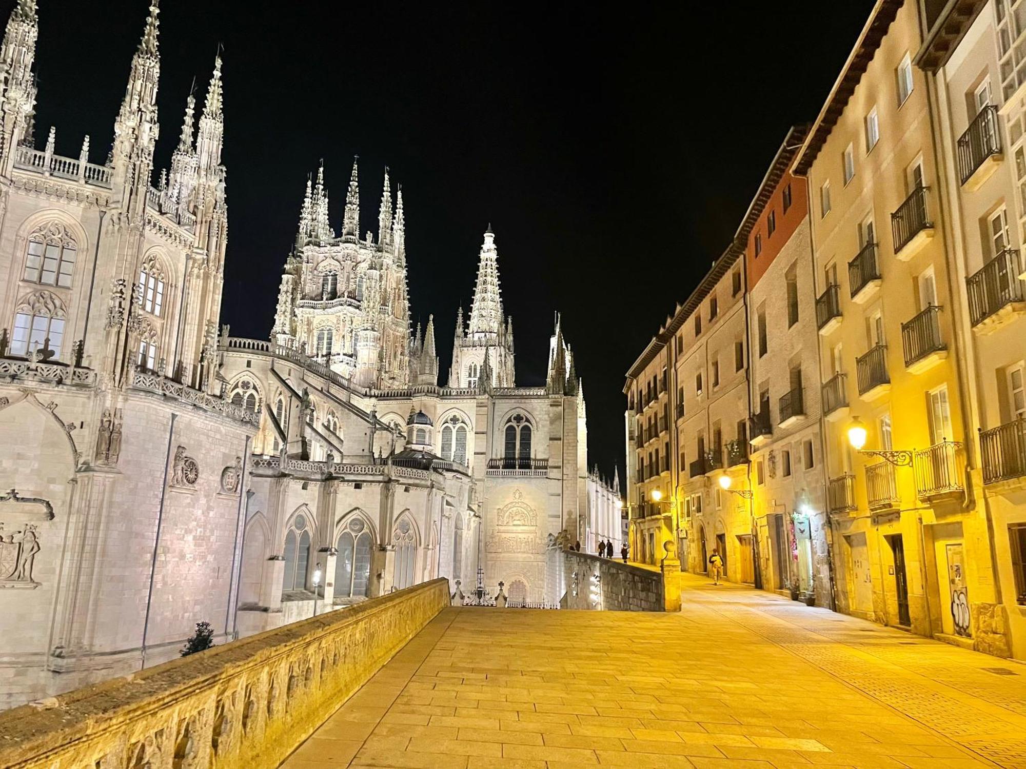 Tocando La Catedral By Exclusive Burgos Apartments Exterior photo